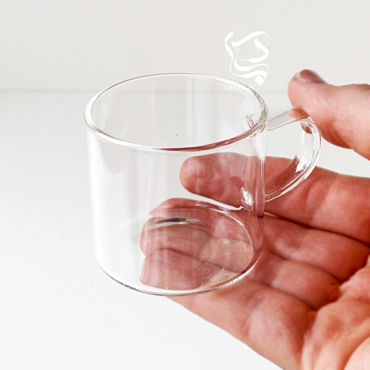 ست قوری و شات پیرکس برند دلی گلس، شامل یک قوری ۶۰۰ میلیلیتری و ۶ فنجان پیرکس مقاوم، با طراحی شیک و مناسب برای سرو چای و دمنوش.