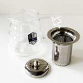 ست قوری و شات پیرکس برند دلی گلس، شامل یک قوری ۶۰۰ میلیلیتری و ۶ فنجان پیرکس مقاوم، با طراحی شیک و مناسب برای سرو چای و دمنوش.