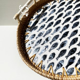 سینی حصیری راتان بزرگ با دسته و کف صدفکاری شده برند English Home