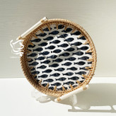 سینی حصیری راتان متوسط با دسته و کف صدفکاری برند English Home