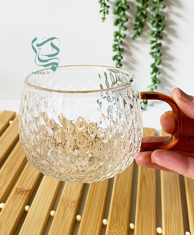 لیوان پیرکس طرح توپی دسته طلایی ماگ شفاف مناسب سرو نوشیدنیهای گرم و سرد