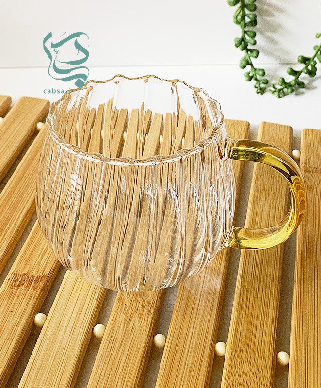 لیوان پیرکس طرح شیاردار دسته طلایی ماگ پیرکس طرح کدو مناسب سرو نوشیدنیهای گرم و سرد