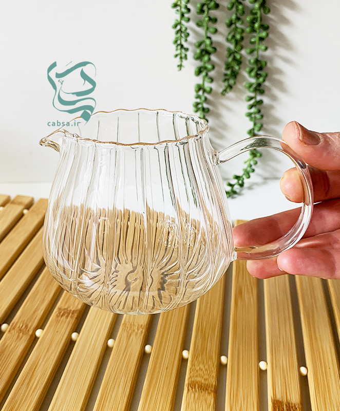 سسخوری پیرکس شیاردار طرح کدو با دسته طلایی، مناسب سرو سس، آبلیمو، شکر و روغن زیتون