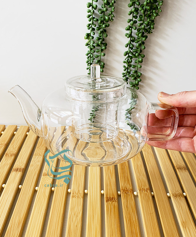 قوری پیرکس 800 میلیلیتر با صافی – نمای نزدیک صافی و دسته