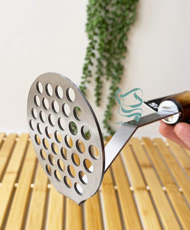 ابزار آشپزی پوره کن برای سیب زمینی