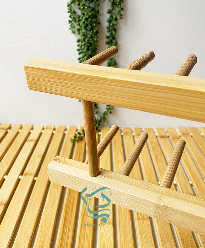 استند بشقاب بامبو در کابینت نظمدهنده بشقاب با طراحی طبیعی بامبو